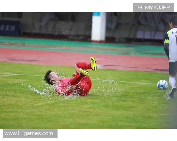 广州业余足球联赛热潮涌动球迷激情四溢展现城市足球魅力与团结精神 广州业余足球联赛热潮涌动球迷激情四溢展现城市足球魅力与团结精神